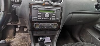 Ford Focus 1.6 85kw r.2005 - 12