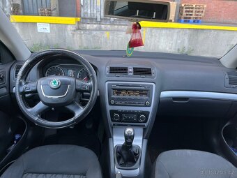 Škoda Octavia II 1.6 TDI lehce bouraná, plně pojízdná - 12