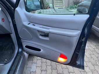 Prodám Ford Explorer 4,0 6V 152kw 4x4 - 12