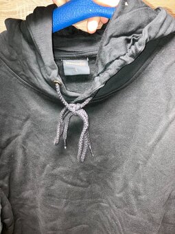 ČERNÉ MIKINY A TRIKA - NOVÉ/NEPRANÉ - 12