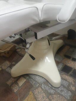 Pedikérské křeslo - 12