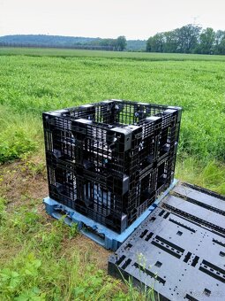 Plastová paleta,nejpevnější a s vysokou nosností,palety - 12