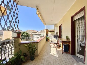 Sicílie, byt 3+1, 136 m2, dva balkóny, Roccalumera - 12