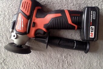 motorova pila-dilna , garaž - 12