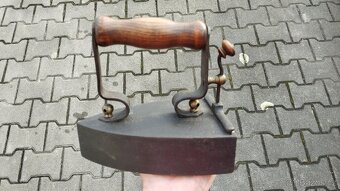 Stará větší žehlička patent W.LUNDH No 5 nahřivacím tělískem - 12