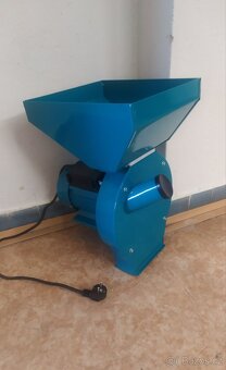 Kladivkový šrotovnik na obilii - 12