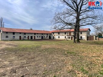 Prodej rodinného domu s pozemky o celkové výměře 4945 m2 v o - 12