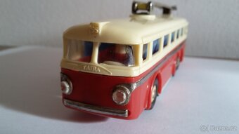 Stará hračka Ites trolejbus Tatra T 400 na klíček - 12