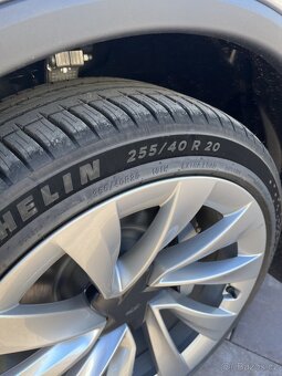 Michelin Pilot Sport EV 255/40 R20 - 12
