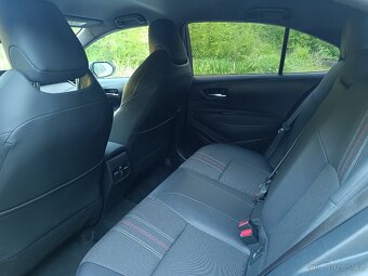 Toyota Corolla Hybrid GR Sport rok 2022, najeto: 39.225 km - 12