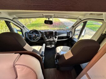 Obytné auto/ bydlík/ alkovna/ obytňák k pronájmu Znojmo - 12