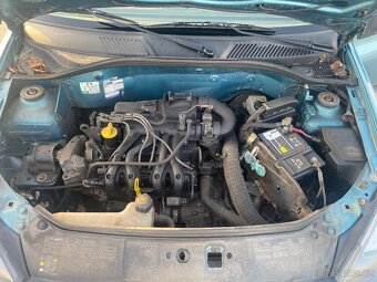 RENAULT CLIO - 12
