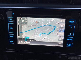 Toyota Auris 1,6 D kombi 82 KW - 12