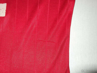 Manchester United 198283 Obnošený zápasový dres s číslem 4 A - 12