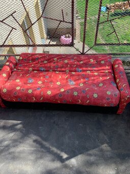 Sedačka (postýlka) + 2 křesla, magnetická tabule, stojan na - 12