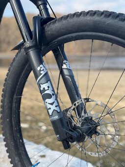 Specialized turbo levo comp 2021 2100km najeto - 12