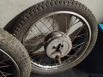 Původní kola včetně brzdových štítu ČZ - 12