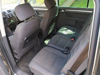 Volkswagen Touran - 12