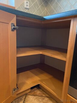 Moderní kuchyňská linka se spotřebiči - 12