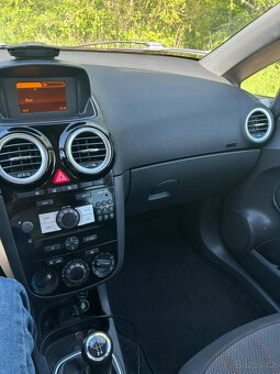 Opel Corsa 1.2 63kw červená - 12