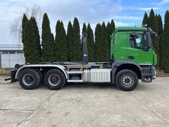 Hákový nosič kontejnerů Mercedes Benz Arocs 6x4 – 2016 - 12