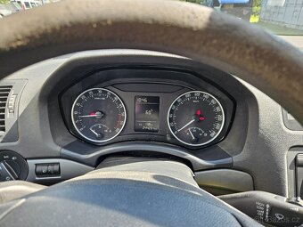 Skoda Octavia Combi 1,6 TDi 77 kW - 12