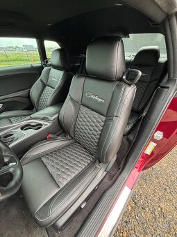 Dodge Challenger 5.7 HEMI automatická převodovka, kožené čal - 12
