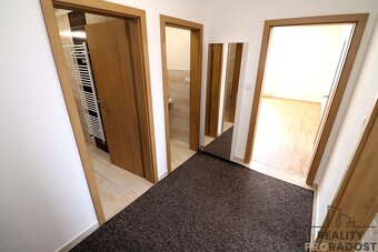 Pronájem novostavby  bytu 3+kk (79 m²) s velkým balkónem s k - 12
