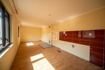 Prodej rodinného domu 196m² v obci Lužice v okrese Hodonín - 12