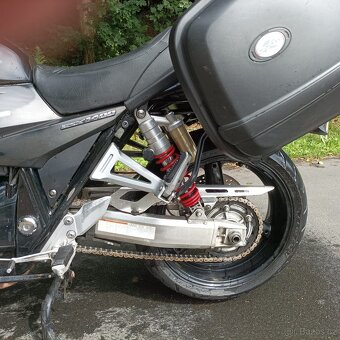 Suzuki GSX 1400 - 12