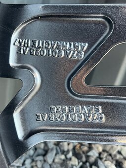 Original ALU kola R19 Škoda vč pneu Bridgestone - 12