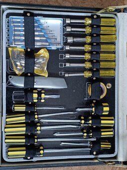 Sada nářadí v kufříku - 12