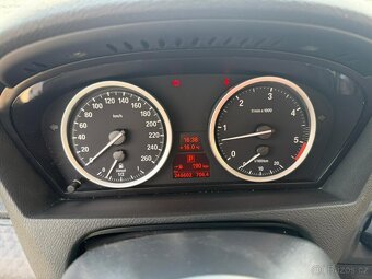BMW X6 xDrive 30d 245k - 12