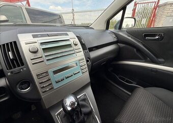 Toyota Corolla 2,2 D4-D TAŽNÉ, SERVISKA nafta manuál 100 kw - 12