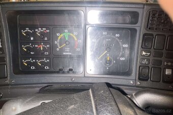 Prodáme hasičskou SCANIA P94 4x2 2000L vody, 500L pěny - 12