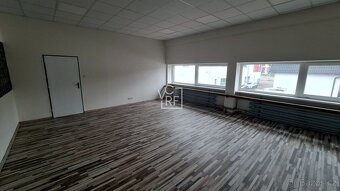 Pronájem administrativního - skladového prostoru 2.400 m2 v  - 12