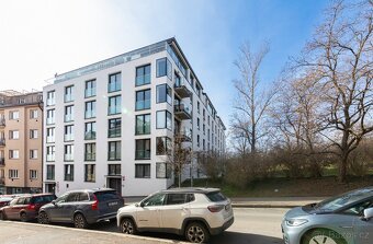 Moderní byt 62m² 1+kk s terasou, garážovým stáním a komorou - 12