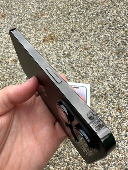 IPhone 14 Pro - baterie 100% - 12