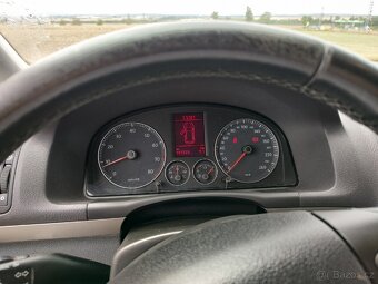 Volkswagen Touran Cross TSI - 12