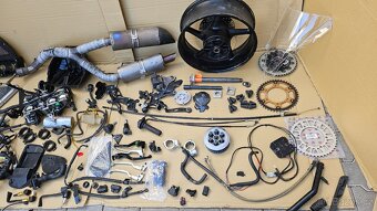 Náhradní díly Yamahu R1 04-06 - 12