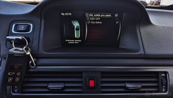 VOLVO XC70 2.4D 133KW 5 VÁLEC 1 MAJITEL AUTOMAT 4x4 XENON - 12