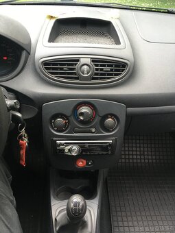 Prodám Renault Clio III  1,2 16V LPG ,r.v.2010 - 12