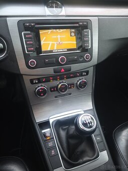 VW PASSAT B7 2.0 TDI Bluemotion - 12