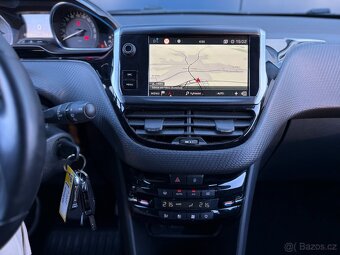 Peugeot 2008 ALLURE 110 koní, Automat, Navigace - 12