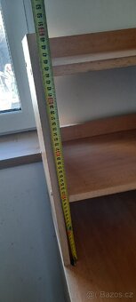 Rohový PC stůl s regály a policemi (vč. dvou zásuvek) - 12