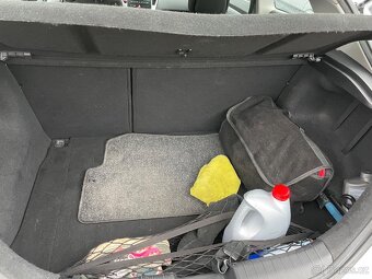 Kia Ceed 1.6 92kW, 2010, pojízdná, na opravu nebo díly - 12