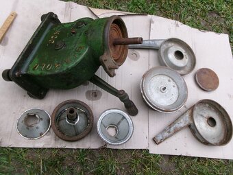 prodám litinové odstředivky na mléko, různí výrobci, různé p - 12