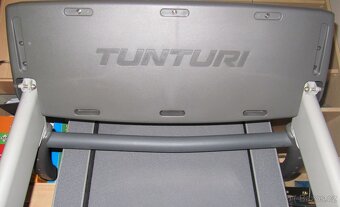 Běžecký pás TUNTURI T10 - 12