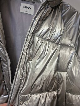 Stříbrná dámská péřová bunda - jako nová - 12