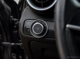 Alfa Romeo Giulia 2.0 Turbo 16V AT8-Q4 Estrema - 12